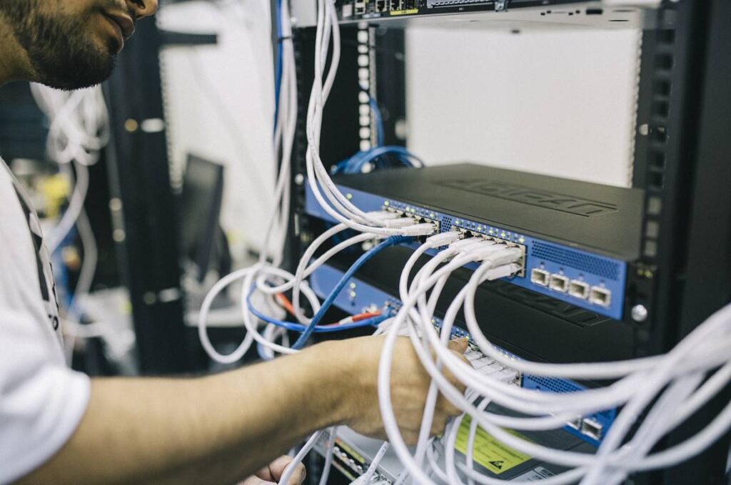 curso de aplicación del reglamento técnico para redes internas de telecomunicaciones del sena, telecomunicaciones sena, técnico en redes y telecomunicaciones sena virtual, tecnólogo en telecomunicaciones