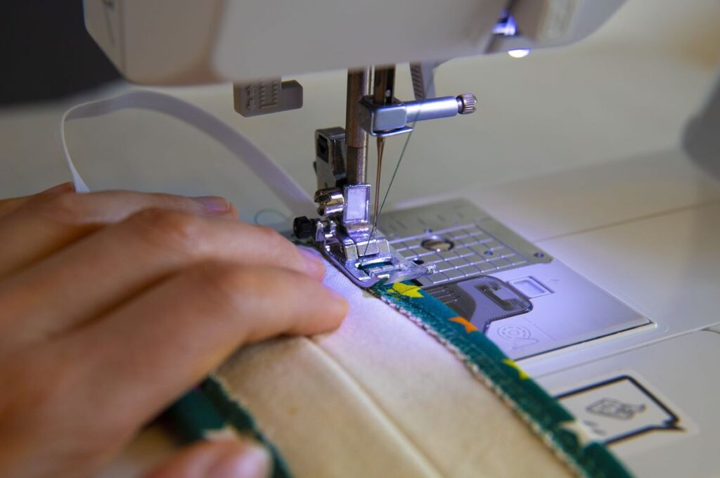 curso de confección y manejo de sus herramientas del sena, cursos de confección en el sena, textil y confección sena, corte y confeccion sena, cursos de costura sena