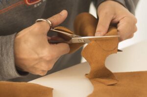 curso de diseño y patronaje de complementos (marroquinería) del sena, curso de marroquineria en el sena, curso de marroquinería online gratis