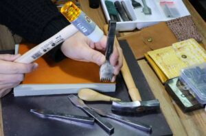curso de elaboración de prototipos para marroquinería del sena, curso de marroquineria en el sena, curso de marroquinería online gratis