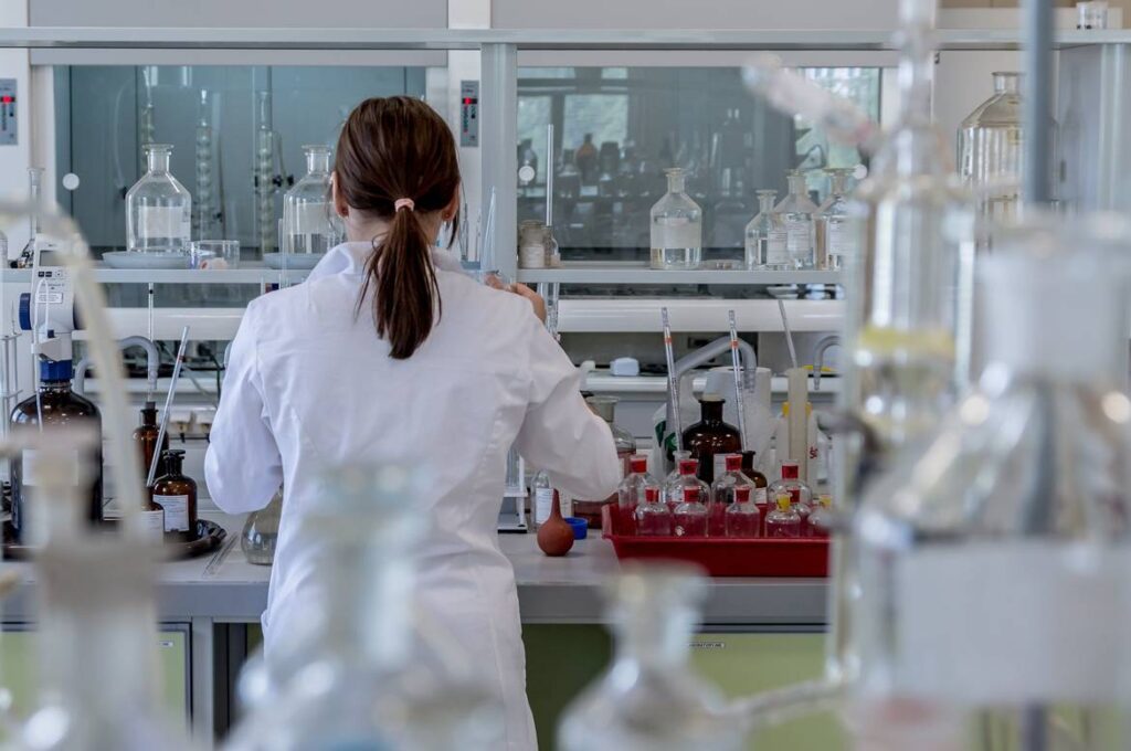 curso de manejo de productos químicos gratis, curso manejo de sustancias químicas sena, tecnologo quimico sena, tecnologo en quimica sena, cursos de quimica en el sena
