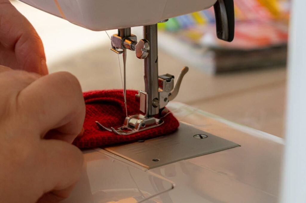 curso de materiales, insumos y maquinaria para la confección de ropa interior del sena, cursos de confección en el sena, textil y confección sena, corte y confeccion sena, cursos de costura sena